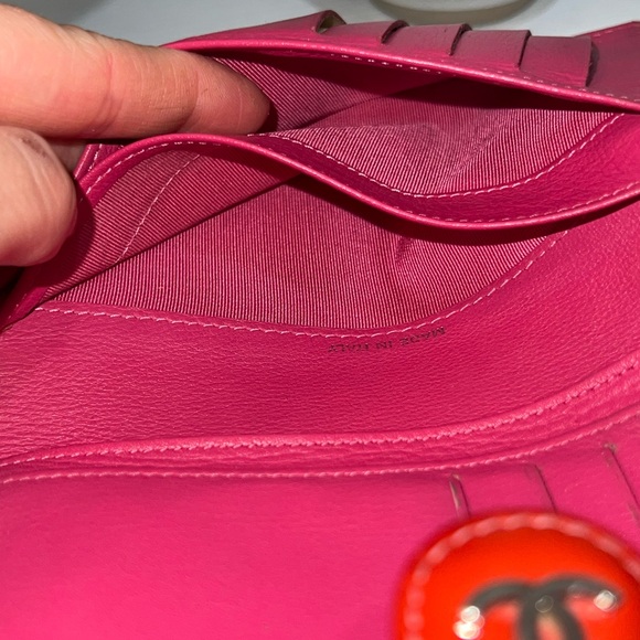 Chanel Matelassé Zip Wallet with Contrast Threading - Picture 8 of 14